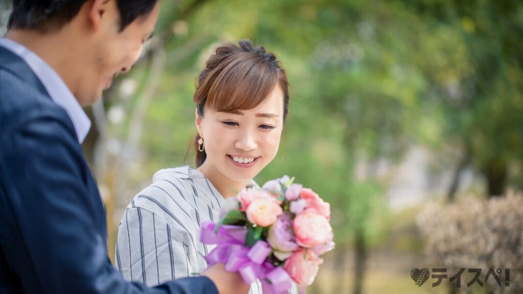 自治体の婚活に参加するメリット　カップル　プロポーズ