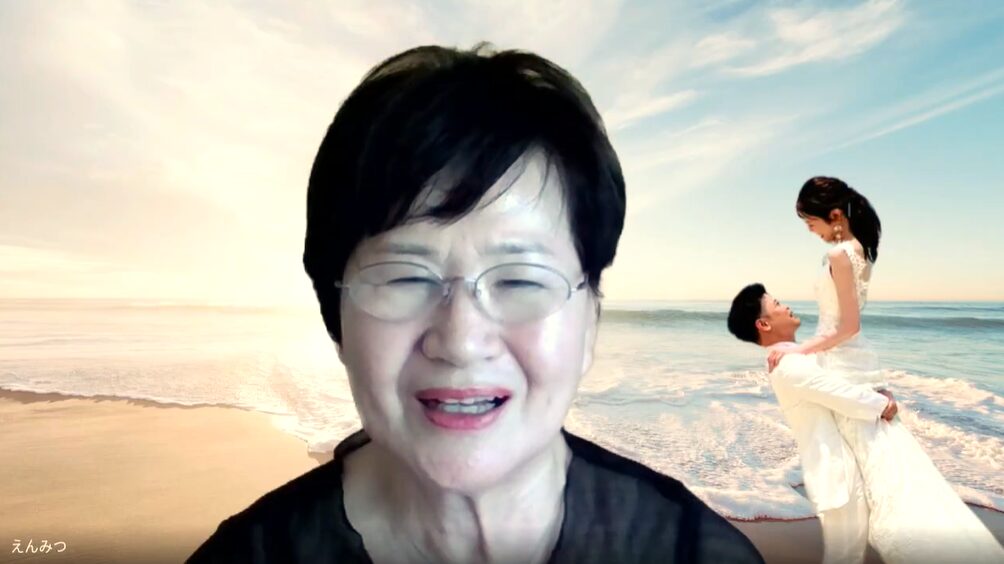 結婚相談所エンミツのカウンセラー・速川光枝さんにインタビューしている様子