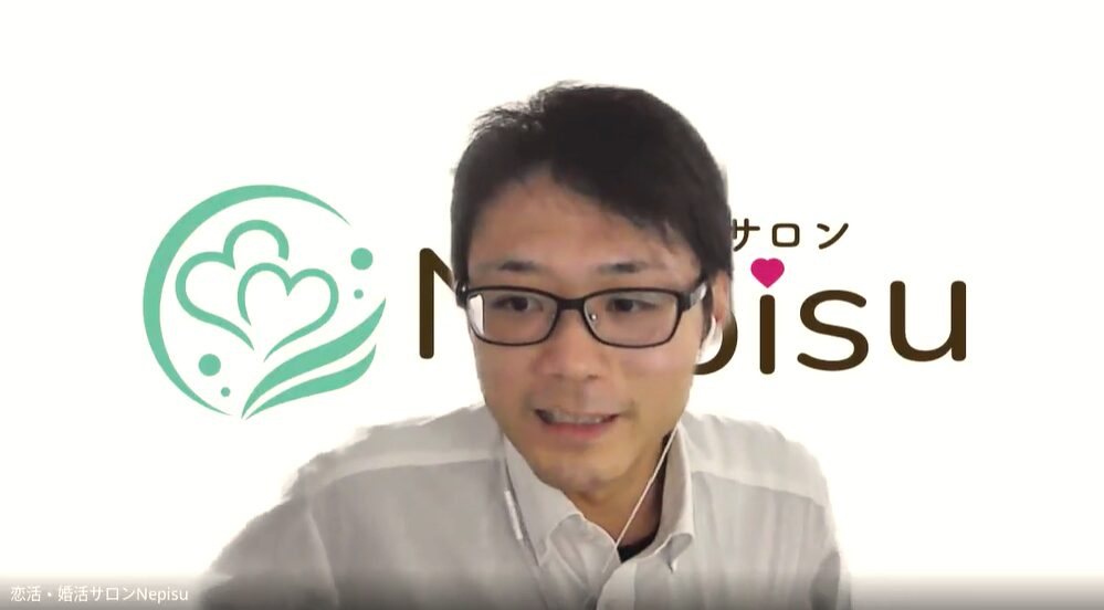 婚活サロンNepisuのカウンセラー・深尾真也さんへのインタビューの様子