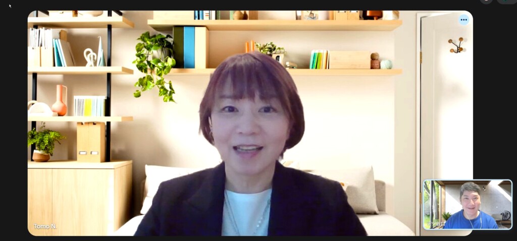 『ライフデザインラボ青い鳥』代表の仁禮ともこ(にれい ともこ)さんにインタビューしている様子