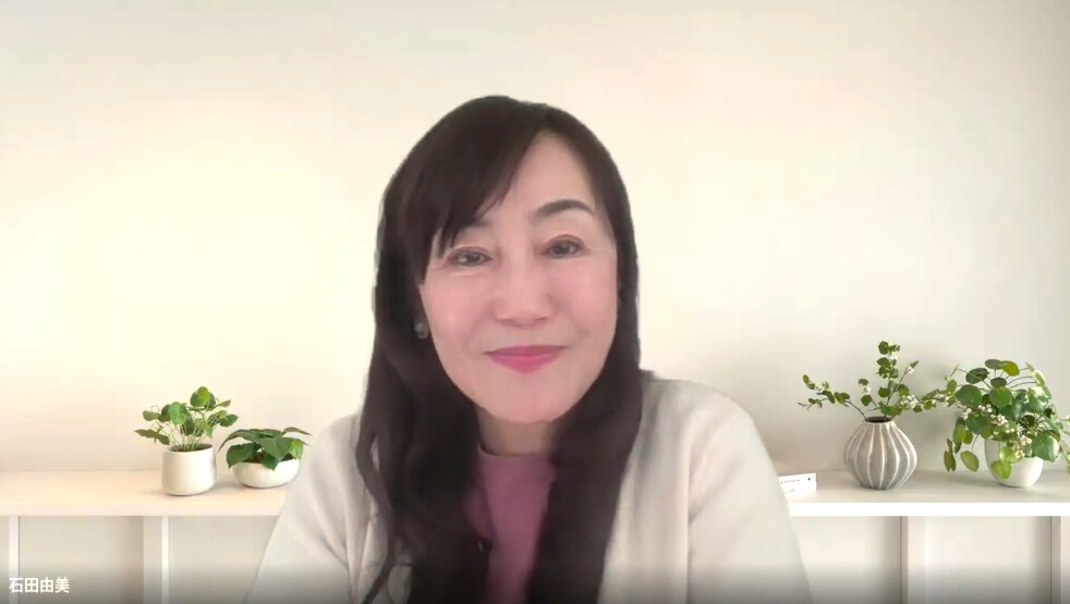 マリッジナビのカウンセラー石田由美さんにインタビューする様子